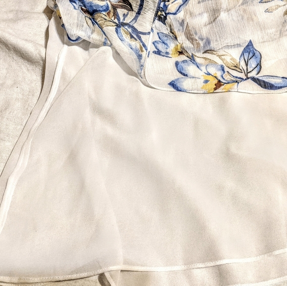 WHBM floral blouse (xsmall) - Picture 6 of 9